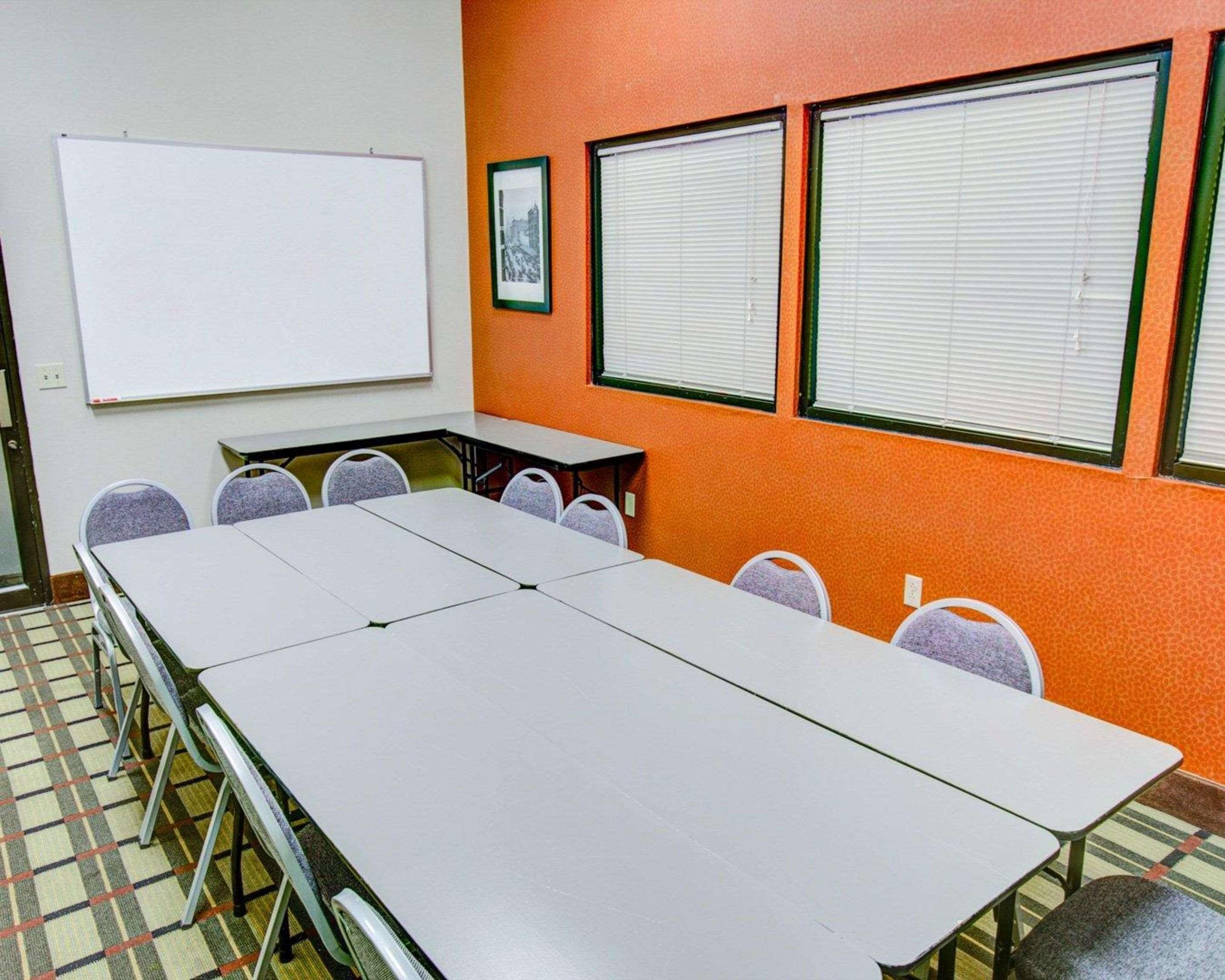 Hotel Comfort Pittsburgh Airport 3*