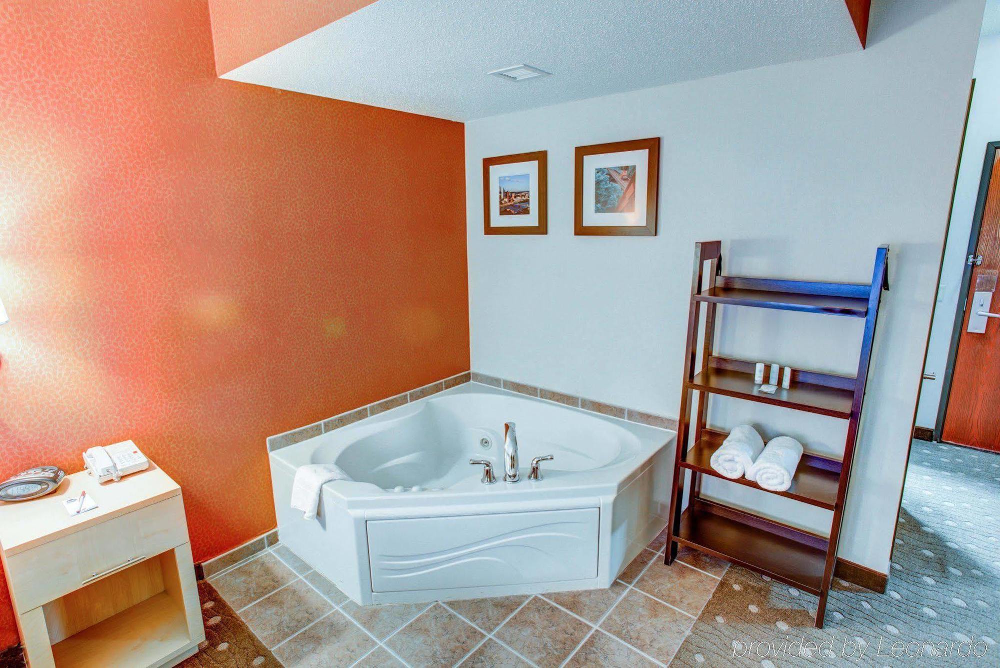 Hotel Comfort Pittsburgh Airport 3*
